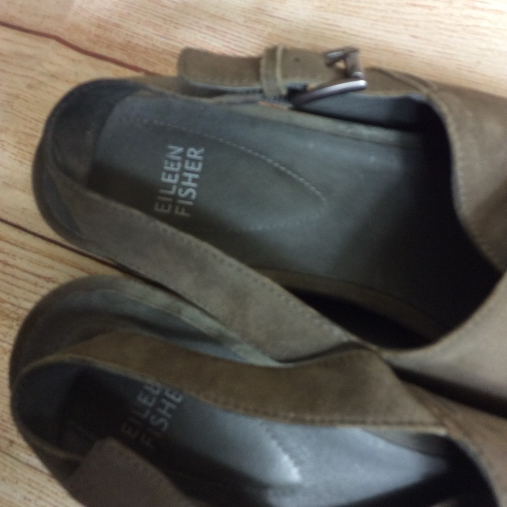 Eileen Fisher Good Criss Cross unbuckle leather sandal. Green. Size 9 - Picture 9 of 9